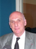 Philologue et médiéviste, Michel Zink est membre de l’Académie des inscriptions et belles-lettres.