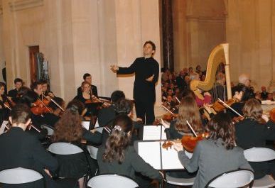 Le conservatoire suéprieur de Paris, sous la direction de François Carry.