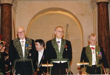 De gauche à droite, Arnaud d’Hauterives, Secrétaire perpétuel de l’Académie des beaux-arts, François-Bernard Michel, Président de l’Académie et Pierre Schoendorffer, vice-président.