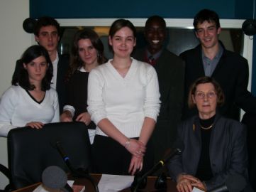 Des étudiants en droit international à l’université de Poitiers, sont venus rendre visite à leur professeur Françoise Thibaut, également chroniqueuse à Canal Académie.