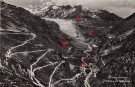 Le glacier du Rhône en 1914. (les flèches rouges indiquent la position en 1850).