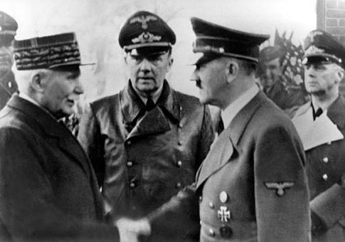 Le 24 octobre 1940, le maréchal Pétain accueille Hitler pour l’entrevue de Montoire.
