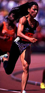 Sa rapide transformation physique en 1988 laisse supposer  une prise de stéroïdes et d’anabolisants...Mais elle ne fut jamais contrôlée positive, les tests inoppinés étant institués en 1989.