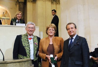 Michel Albert et les représentants de l’Association des Œuvres Hospitalières Françaises de l’Ordre de Malte, le 13 juin 2007 sous la Coupole