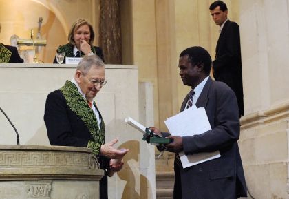 François Gros et Ogobara Doumbo, le 13 juin 2007, sous la Coupole