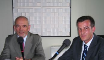 Pierre Hudelot et Pascal Saura travaillent ensemble dans une Alliance française à Washington.