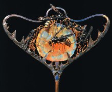 René Lalique, Hutnadel « Wespen und Skabiose » (scabiosa stallata), um 1899-1900.