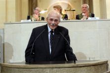 S.A.I et R. Otto de Habsbourg, membre de l’Institut, associé étranger de l’Académie des sciences morales et politiques, le 23 octobre 2007, sous la Coupole