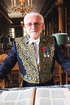 Lucien Clergue dans la Bibliothèque Mazarine