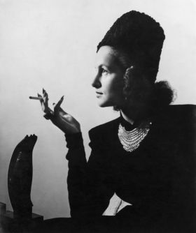 Lana Marconi à la toque d’Astrakan, 18 avenue Elisée-Reclus, Paris, 1945