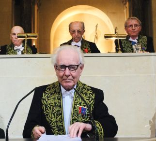 Jean Delumeau de l’Académie des inscriptions et belles-lettres, sous la Coupole de l’Institut de France, le 23 novembre 2007