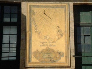 Cadran solaire de la cour d’honneur de l’Institut de France