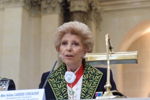 HéLène Carrère d’Encausse, prononçant le discours sur la vertu, sous la Coupole