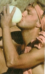 Survivre grâce aux réserves d’eau cachées dans des oeufs d’autruche, sous les sables du Kalahari