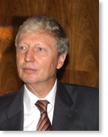 Jules Hoffmann de l’Académie des sciences, élu à l’Académie française le 1er mars 2012.