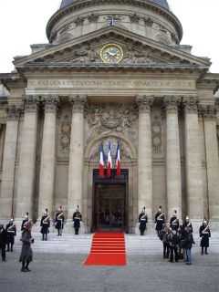 La grande porte de la Coupole de l’Institut de France le 31 janvier 2008