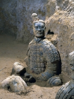 Soldat enterré, hauteur :42 cm