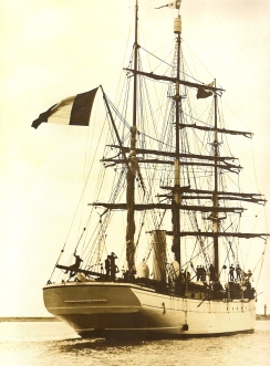 Le Pourquoi pas ? à Guernesey, à quelques encablures des côtes françaises