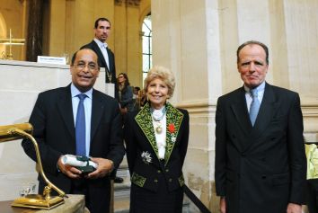 Hélène Carrère d’Encausse au centre et les représentants de l’Unversité française d’Égypte, sous la Coupole le 12 juin 2008