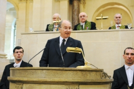 Le Prince karim Aga Khan reçu sous la Coupole, comme membre associé étranger de l’Académie des beaux-arts, 18 juin 2008