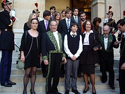 Philippe Beaussant de l’Académie française entouré de sa famille, le 23 octobre 2008, Institut de France