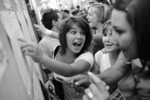 En 2008, le taux de réussite au baccalauréat général en France métropolitaine et dans les DOM était de 83,3 % d’admis, soit un taux identique au record historique de 2007.