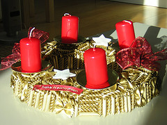 Quatre bougies pour symboliser les quatre dimanches de l’Avent