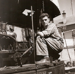 Pierre Gianadda, petit frère de Léonard à Martigny, 1957