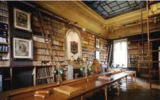 La salle de lecture de la bibliothèque avec sa verrière au plafond, ancien cabinet de travail de Thiers