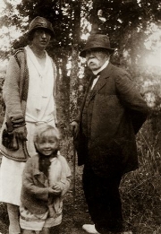 Lise Devinat, arrière-petite nièce de Georges Clemenceau, est au premier plan