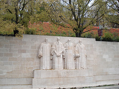 les 4 personnages du monument de Genève : Guillaume Farel, Jean Calvin, théodore de Bèze et John Knox