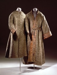 Robe de chambre du roi Frédéric IV de Danemark (1671-1730) : robe de chambre et robe de dessous, bonnet, paire de mules vers 1700