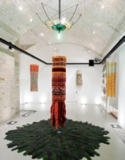 La Belle au bois dormant (pendant qu’elle dormait), montage-ruban, installation de David Elliot Salamanovich, 2008