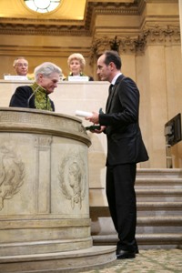 Gérard Orth, de l’Académie des sciences et Eric Leroy, Lauréat du Prix Christophe Mérieux de la Fondation Christophe et Rodolphe Mérieux, 10 juin 2009, Coupole de l’Institut de France