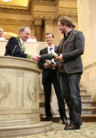 Christian Dumas (gauche), de l’Académie des sciences, Olivier Voinnet (droite) et Hervé Vaucheret (centre), Lauréats du Grand Prix scientifique de la Fondation Louis D., 10 juin 2009, Coupole de l’Institut de France