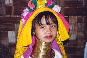 Jeune fille de la tribu des femmes-girafe