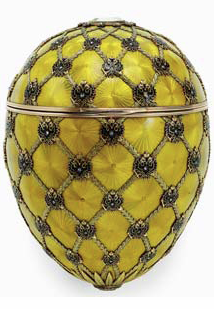 OEuf de couronnement avec surprise à l’intérieur