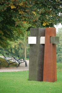 Jean Suzanne Inclusion cristalline 6, 2009 Acier et acier inoxydable, 1950 x 1100 x 70 cm.