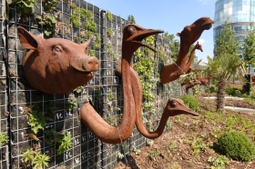 Parc des Géants à Lille, fontaine, sculpture de Quentin Garel : Allée des têtes cracheuses