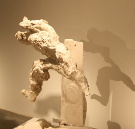 Gérard Lanvin,  Le Grand Samouraï, 1980-1995, plâtre original, 130 x 125 cm, biennale de Sculpture de Yerres 2009