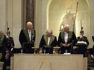 Arnaud d’Hauterives, Secrétaire perpétuel, Antoine Poncet, Roger Taillibert, membres de l’Académie des beaux-arts, le18 novembre 2009 ( de gauche à droite)