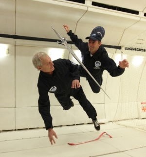 Jacques Rougerie et son épée d’académicien, vol parabolique pour la recherche en apesanteur, 23 février, 2010, vol de l’avion OG de l’Agence Spatiale Européenne