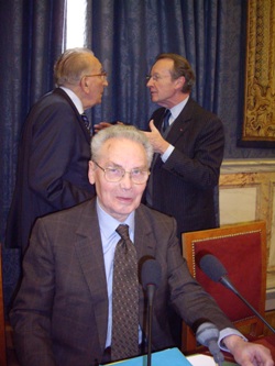 Philippe Sellier avec en arrière-plan Yvon Gattaz et Michel Pébereau