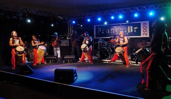 Le groupe KABAKO du Congo-Kinshasa participant aux manifestations