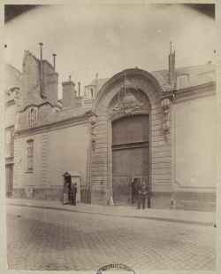 Eugène Atget, 1903  Prison du cherche-Midi  épreuve sur papier albuminé, 21,6x17,1 cm Paris, École nationale supérieure des beaux-arts (ENSBA)