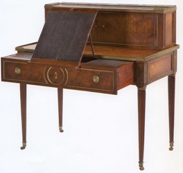Le bureau à gradin Louis XVI