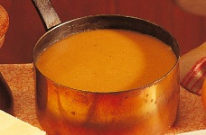 La célèbre sauce Nantua : jus de cuisson des carapaces, sauce béchamel et beurre d’écrevisse