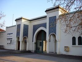 Entrée de l’hôpital Avicenne, à Bobigny
