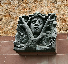 Haut-relief de Raymond Corbin, "Maquis", mémorial du Mont Valérien, 9 juin 2010