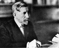 Charles Maurras à son bureau